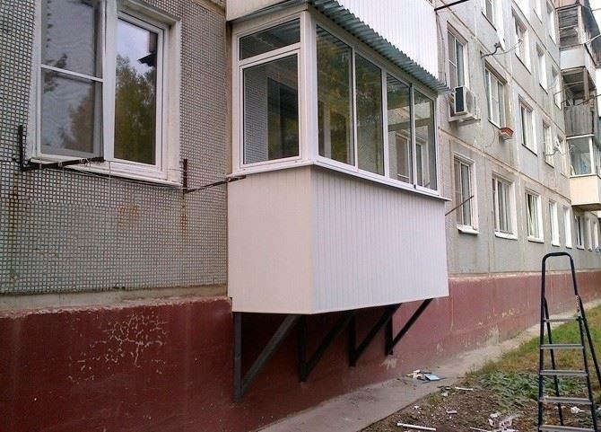 Где запрещено устанавливать балконную пристройку